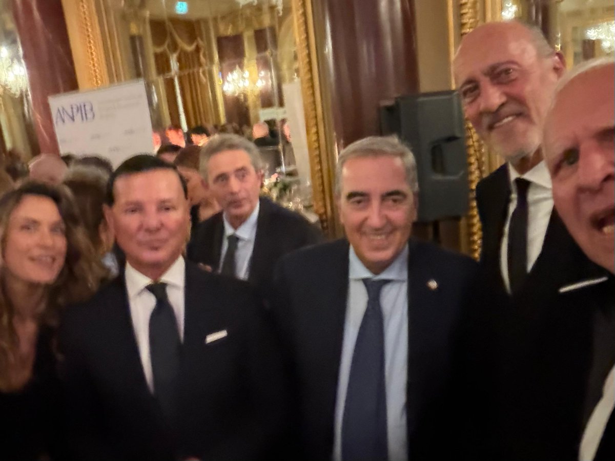 AngeloDeianaTW's tweet photo. Ecco alcune #foto della #meravigliosa #festa di Natale di @ConfAssTW al St. Regis Rome che ha visto #brindisi #auguri e #top #networking con #quasi 400 #protagonisti di #politica #Economia #impresa #istituzioni...
#Confassociazioni #laretedellereti #farerete #noisiamounafamiglia https://t.co/G3ALup5x2A