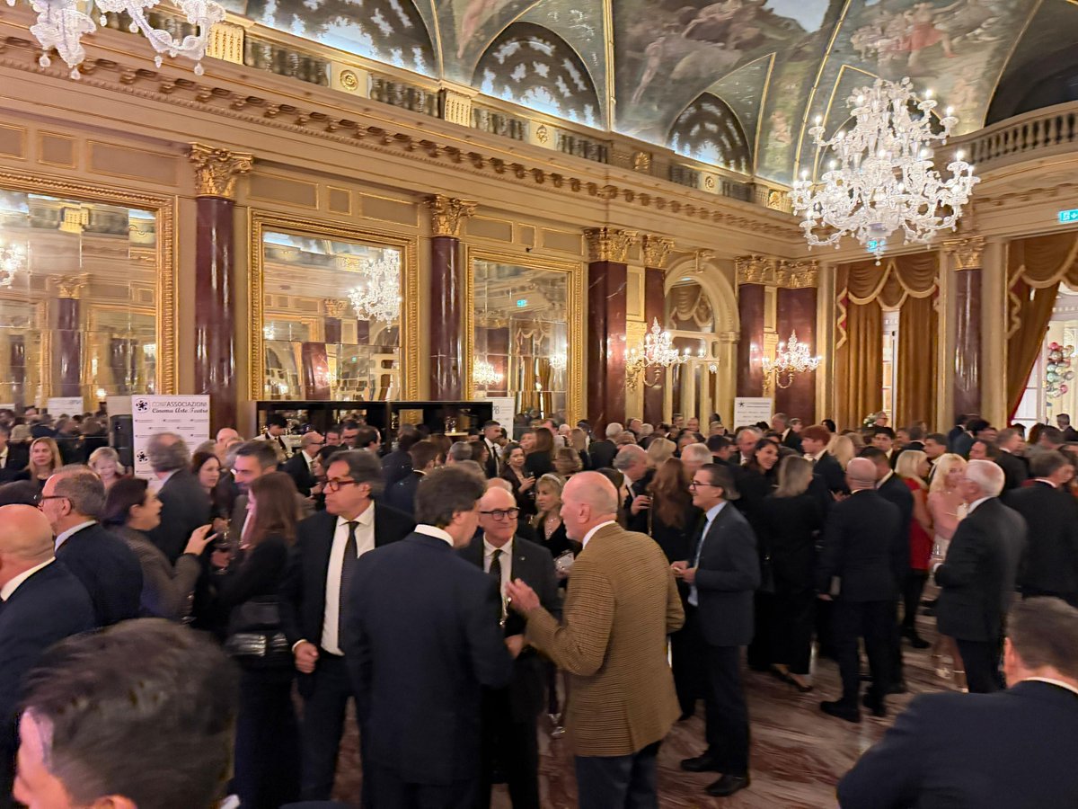 AngeloDeianaTW's tweet photo. Ecco alcune #foto della #meravigliosa #festa di Natale di @ConfAssTW al St. Regis Rome che ha visto #brindisi #auguri e #top #networking con #quasi 400 #protagonisti di #politica #Economia #impresa #istituzioni...
#Confassociazioni #laretedellereti #farerete #noisiamounafamiglia https://t.co/G3ALup5x2A