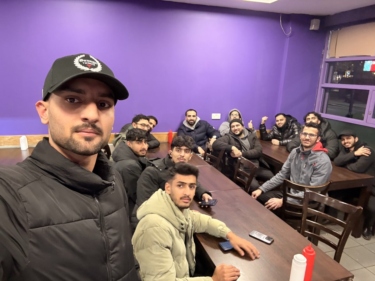 AMYAMiddlesex's tweet photo. By the grace of Allah, MKA Hounslow North had a Local Amila meeting discussing the upcoming Hounslow North Ijtema. 

This was then followed by a social at a local favourite at Charcoal Chicken.

May Allah allow us to continue these socials throughout the year! https://t.co/iaiEB7khY2