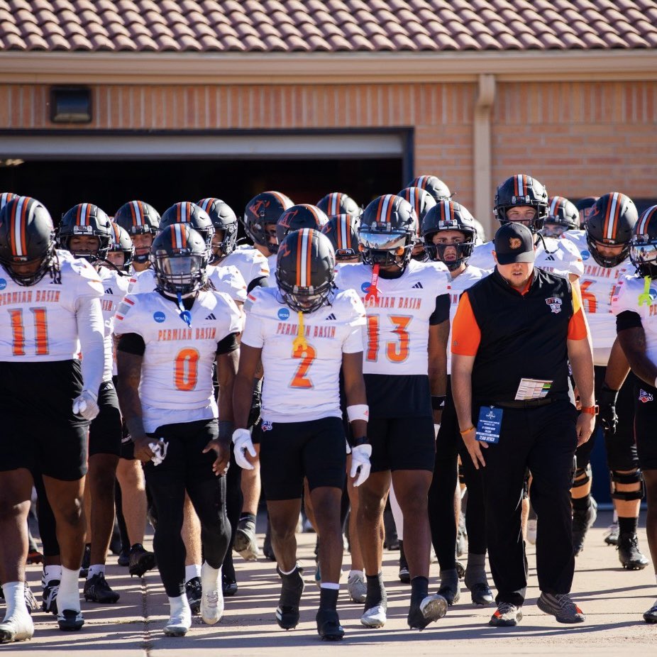 After a great visit blessed to receive an offer from UTPB <a href="/UTPBFootball/">UTPB Football</a> <a href="/Kennyhrncir/">Coach Hrncir</a> <a href="/CoachK__Mac/">Kris McCullough</a>  <a href="/YVQBacademy/">YVQBacademy</a> <a href="/Shaun_Rut/">Shaun Rutherford MEd🎓</a> <a href="/Greedy_Elite/">Elite House</a>