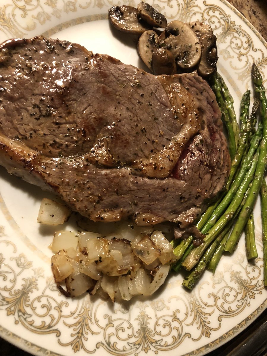Birthday dinner… fit for a Queen 🥰🤩❤️🥂