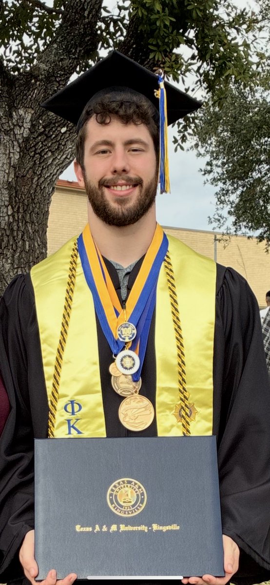 michelletarvin3's tweet photo. Congratulations Joe!
On to the next chapter. Beyond proud of all you have accomplished.
Thank you to the athletic department, coaches, trainers, teammates, and professors for loving him like your own! https://t.co/0wGIeBj2F7