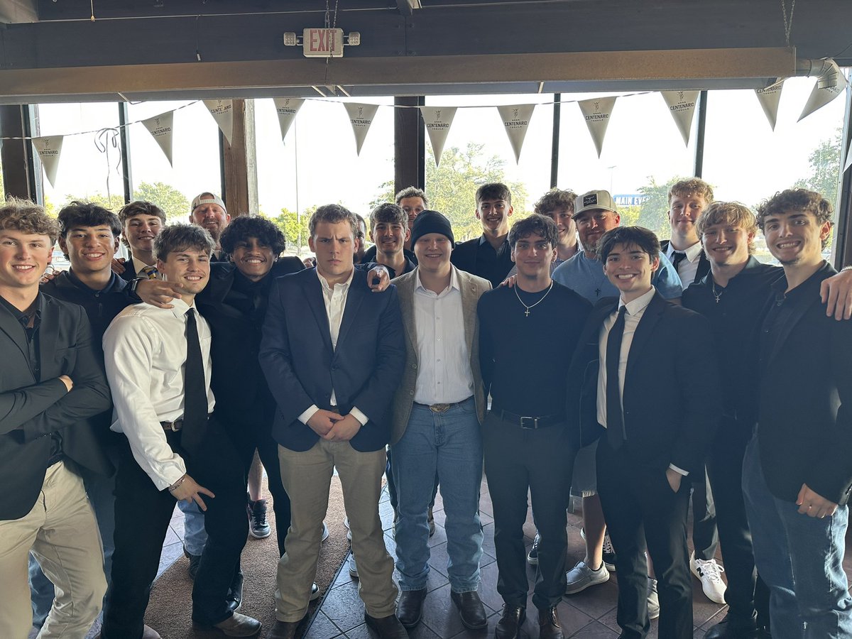 MattGarver04's tweet photo. An unbreakable bond! Cant express how special these dudes are to me! Tough day today but we were all there for each other! Love these dudes like my own. #WhyICoach https://t.co/36ognky8sH