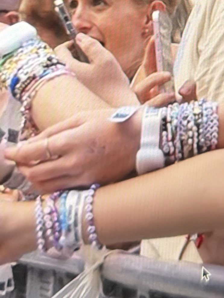 esotericjoke's tweet image. He is stable you are deep ❤️