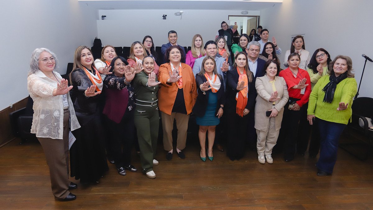 TEPJF_GDL's tweet image. 🧡 En Hermosillo, la #SRG del #TEPJF y el Congreso de Sonora instalaron la 2ª #MesaNaranja para prevenir la #VPMRG. La Mgda. Presidenta Rebeca Barrera Amador destacó que es un paso clave para construir entornos políticos seguros y libres de violencia para las mujeres.