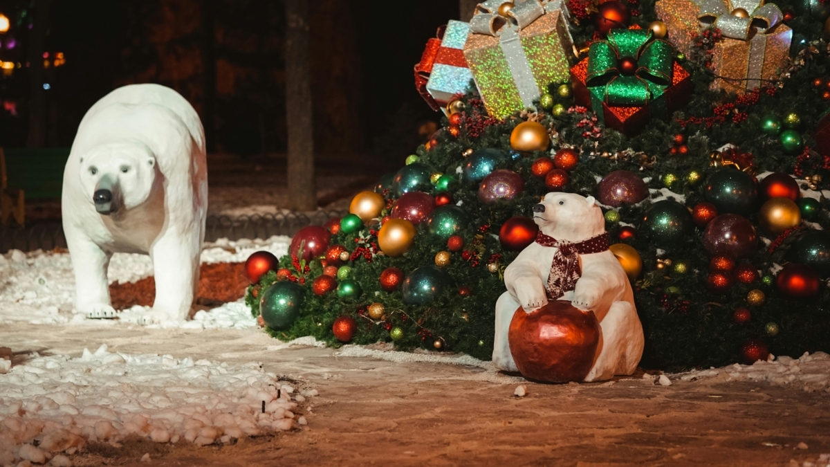 DimondHotel's tweet image. Get ready to ✨ glow wild ✨ at Zoo Lights! Wander through the #AlaskaZoo as it transforms into a sparkling #wonderland all season long. It’s the one time you’re encouraged to follow glowing animals in the dark… and it’s totally worth it. 😄
 bit.ly/3M4y7rc