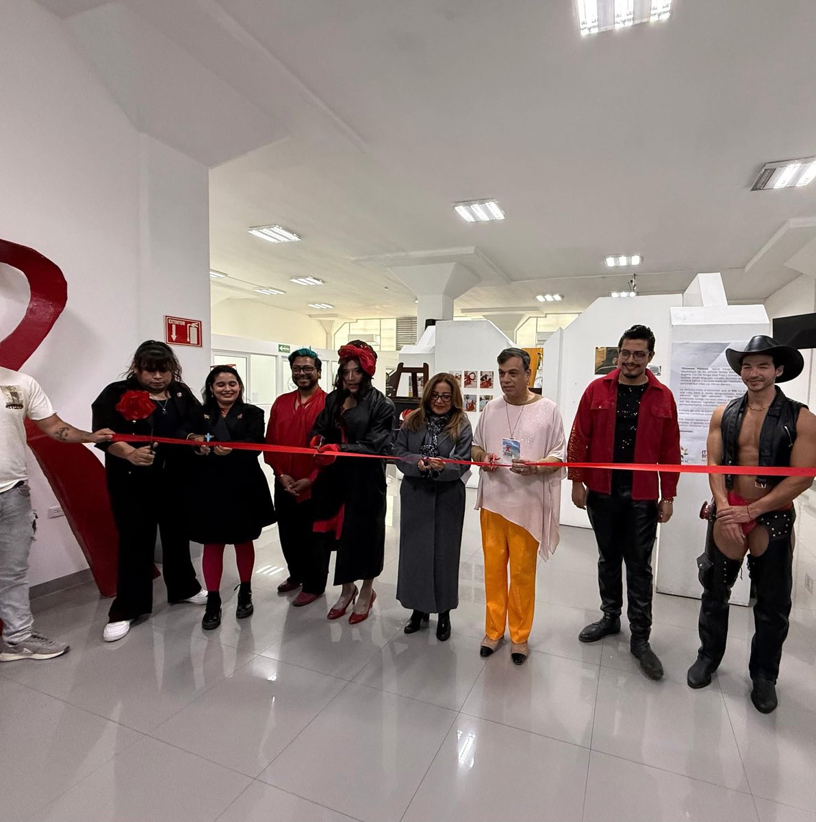 ars_queer's tweet photo. Inauguración de Presente Positivo en @CEDHNL 

Puedes visita la exposición de manera gratuita en las oficinas de la  Secretaría estatal de derechos humanos. https://t.co/z0DTydzYNQ