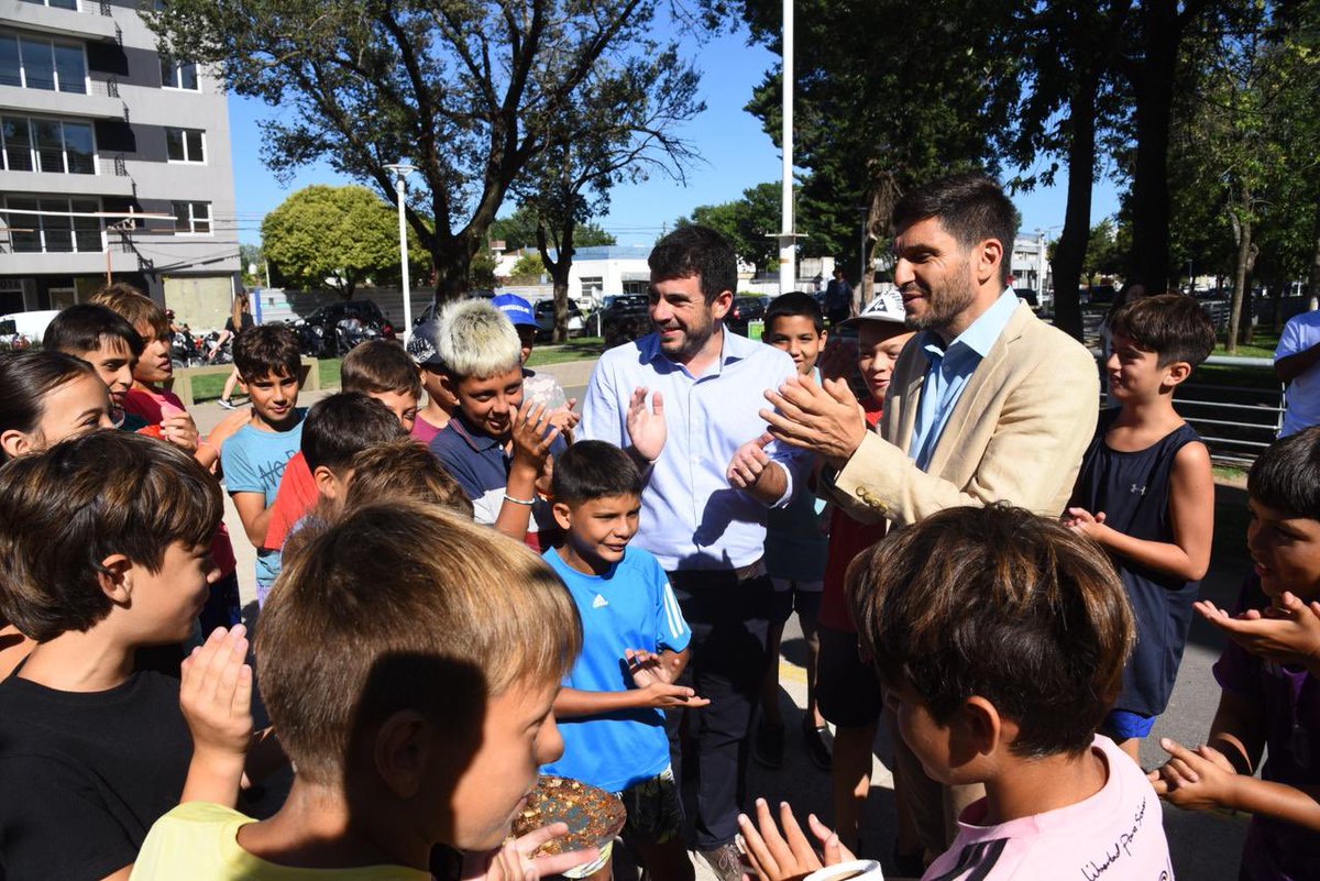 Felicitaciones <a href="/leonelchiarella/">Leonel Chiarella</a>, flamante presidente del Comite Nacional de la UCR.

Un jóven intendente que es una muestra de todo lo que tenemos por delante. Un dirigente práctico, resolutivo, con coraje, y unas ganas que va a sorprender. 

La llegada de Leo a la conducción del