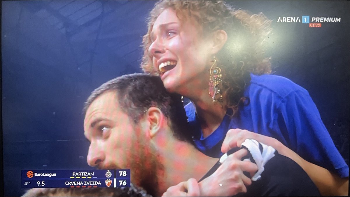 SamoParBG's tweet image. It's hard for any other fans and people who don't follow sports to understand this emotion? Alal vera, devojko!🤍🖤 @EuroLeague #kkpartizan