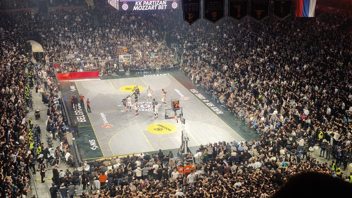p_offman's tweet photo. Z marzeń zbudował się most do rzeczywistości❤️🏀🔥
#WyznaczanieGranic
#SięgajGdzieWzrokNieSięga

#EuroLeague #KKPartizan 
#kkcz https://t.co/rF97hLCvHH