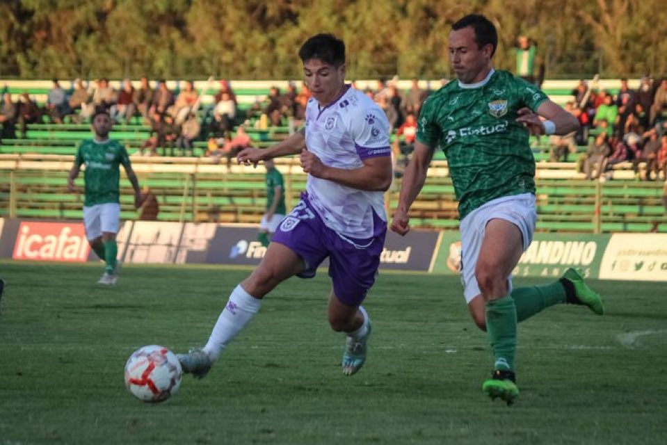 RodrigoQta's tweet image. ⚽️🇨🇱 LO QUIEREN DE VUELTA 🦁
#DeportesConcepción formalmente ha expresado a #ULaCalera su intención de recuperar a Ignacio Mesías (25|🇨🇱) El delantero jugó 38 partidos y firmó 6 goles con #ULC Iniciarán una negociación 💵 A esperar 💼
#ReporteArellano 
📸: @LuisColimaV