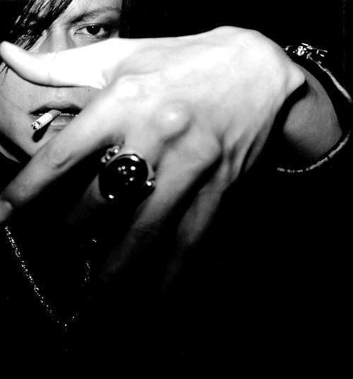 shiibshe's tweet image. this is the hardest photoshoot on Earth