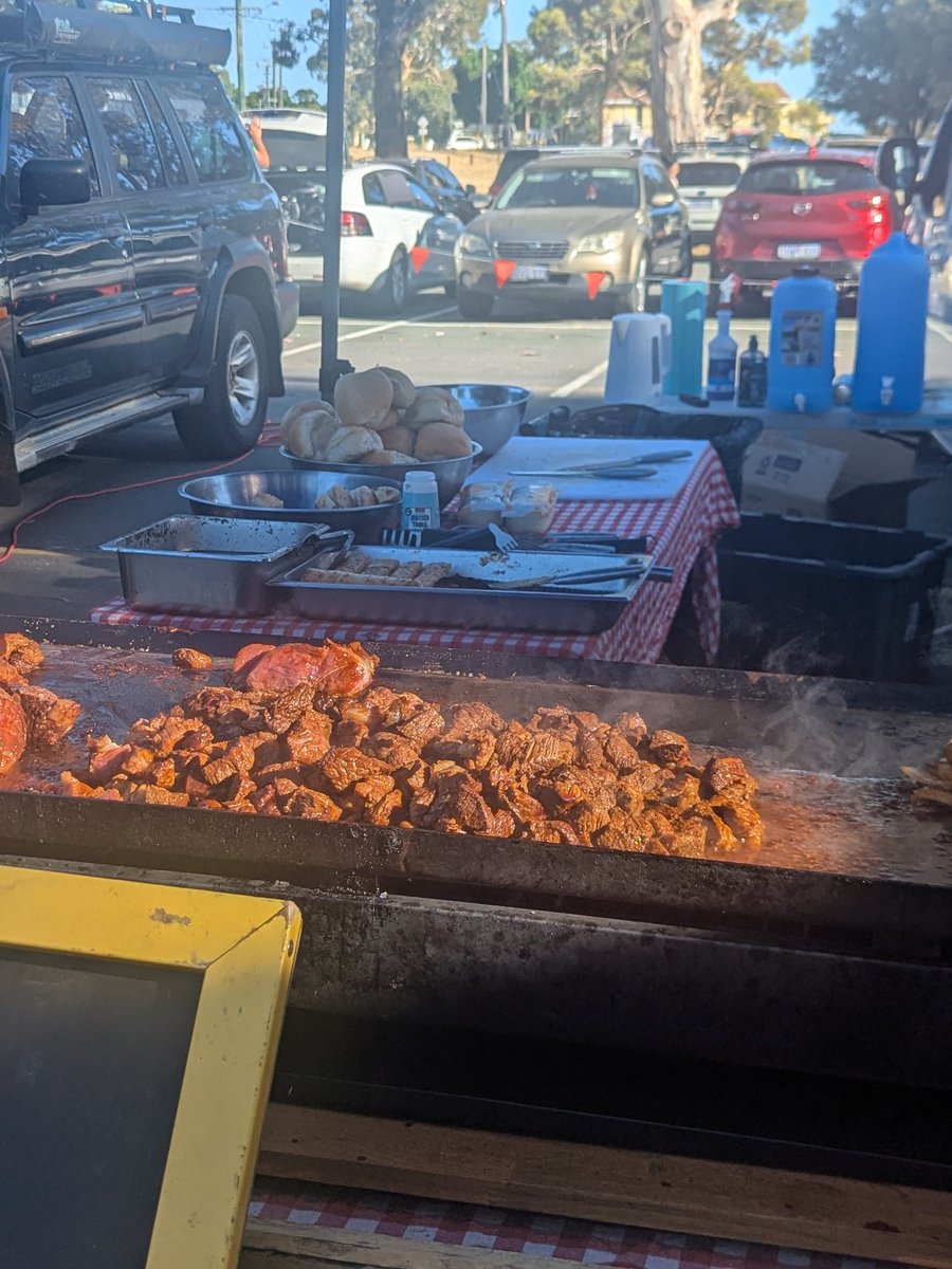 Slabs of barbecued lamb smothered in gravy and put between bread is the true breakfast of champions 🤌🤌