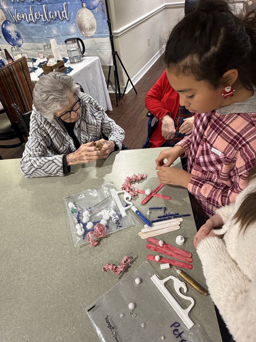 iteachmrmartin's tweet photo. We had an opportunity to visit a retirement home in our school’s community. We had fun singing and making crafts with our neighbors. @AliefISD @OutleyE https://t.co/bd9Muejv4O