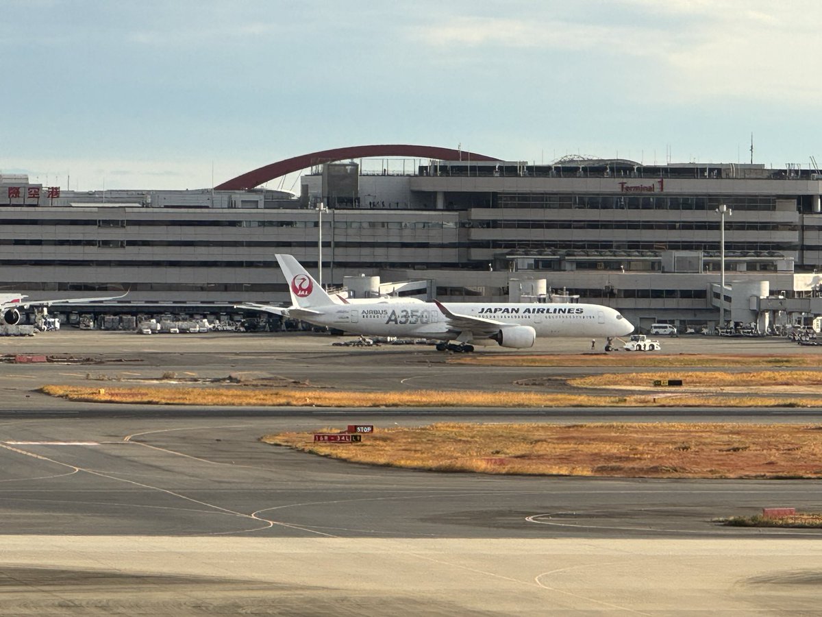 ND5RCTW2_'s tweet image. 展望デッキでエンジン音とケロシン臭浴びるのたまんねぇ〜🪶
#HND
#RJTT