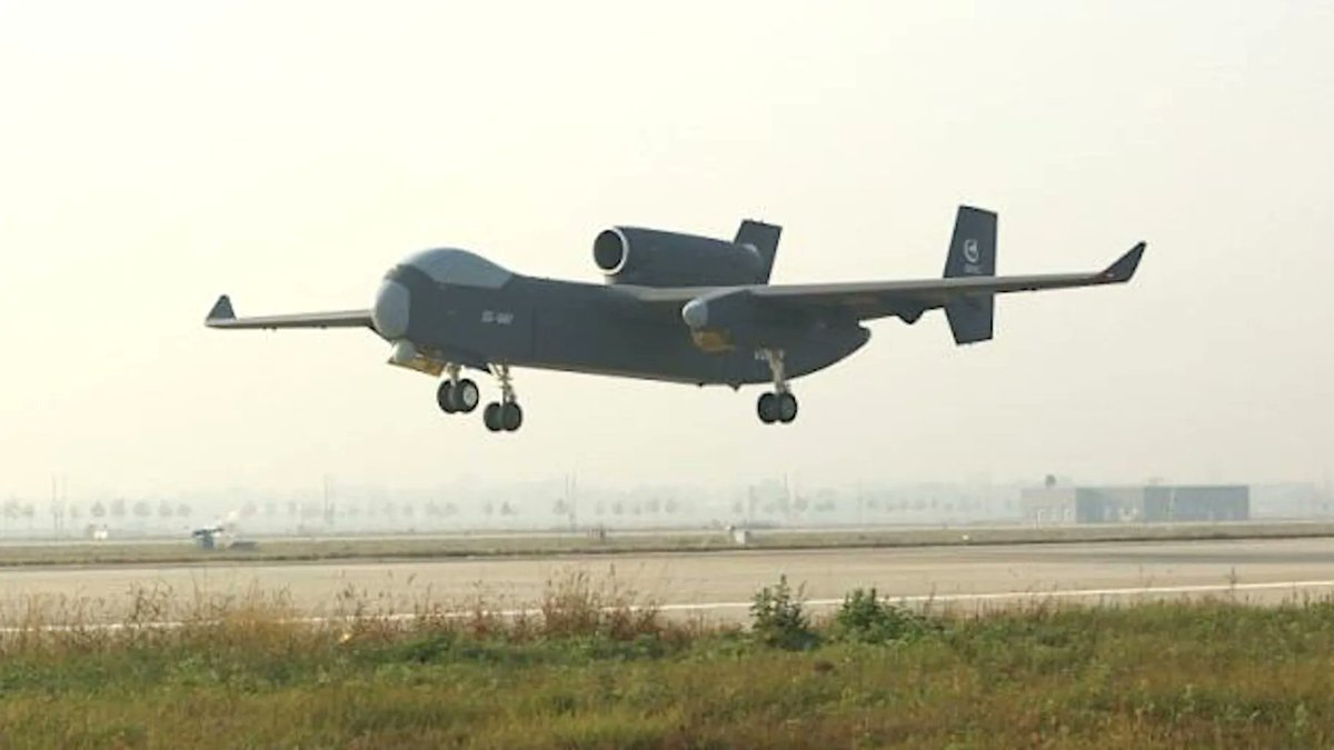 EurasiaNaval's tweet image. China's heavyweight UAV designed as a mothership for swarms of small aerial drones has flown for the first time on Thursday 11 December 2025. According to the AVIC, the Jiutian (literally 9th heaven) flew in the Pucheng County in China’s central Shaanxi Province. The mothership…