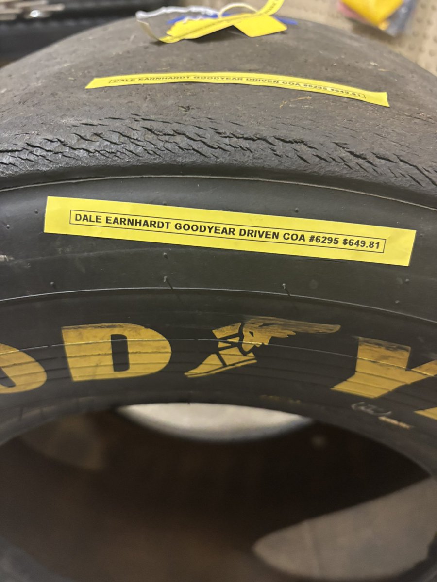 Mothwing43's tweet image. Sometimes living in the middle of nowhere America you find cool things, 
If it wasn’t so much I would get it