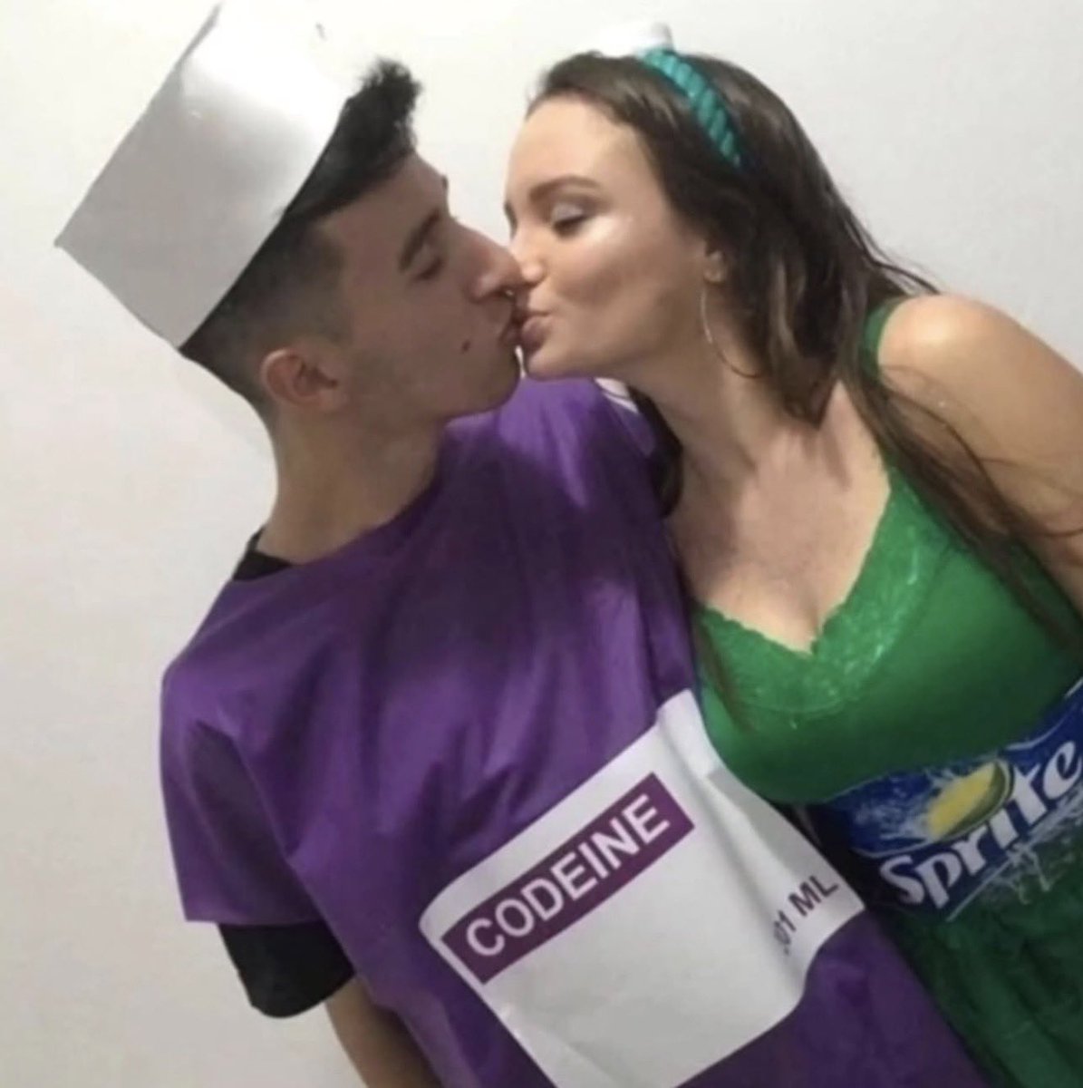 insane poses (@insaneposes) on Twitter photo 