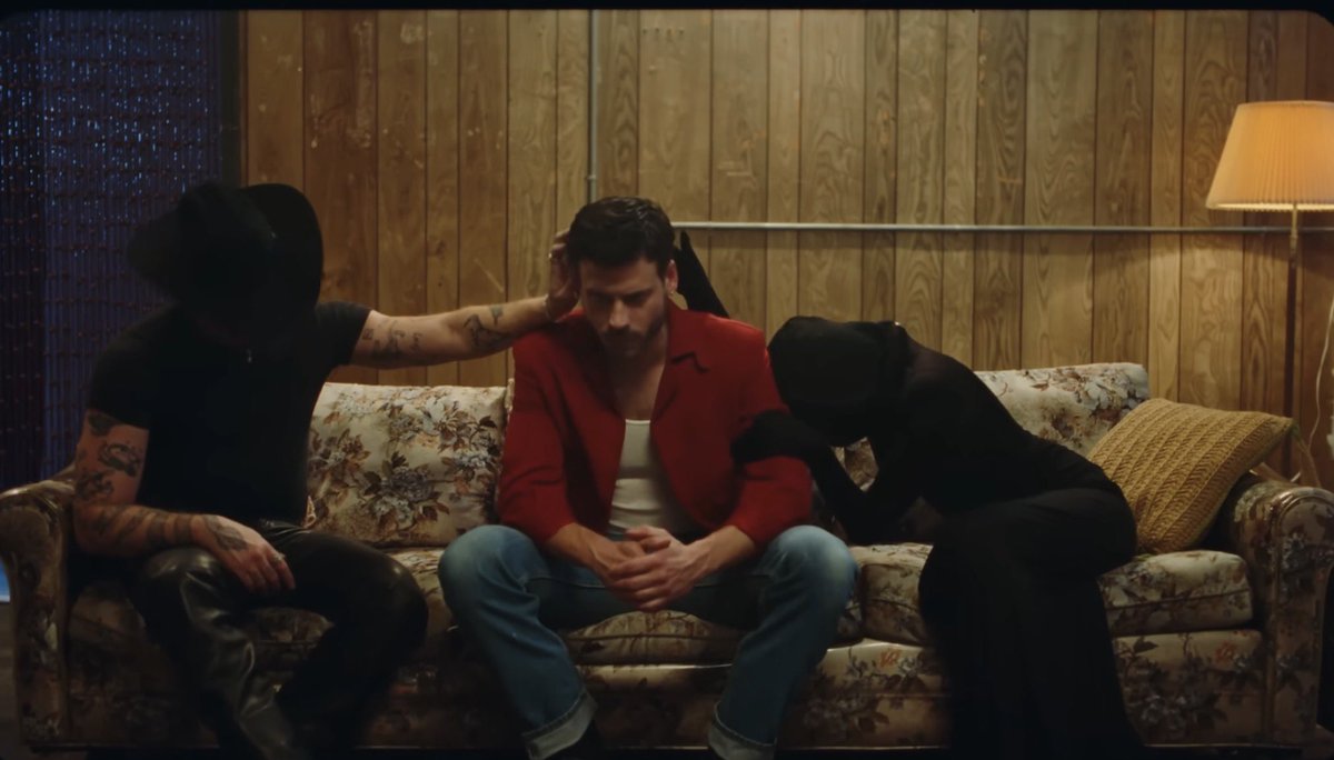 werewolfblake's tweet image. I knew someone looked familiar