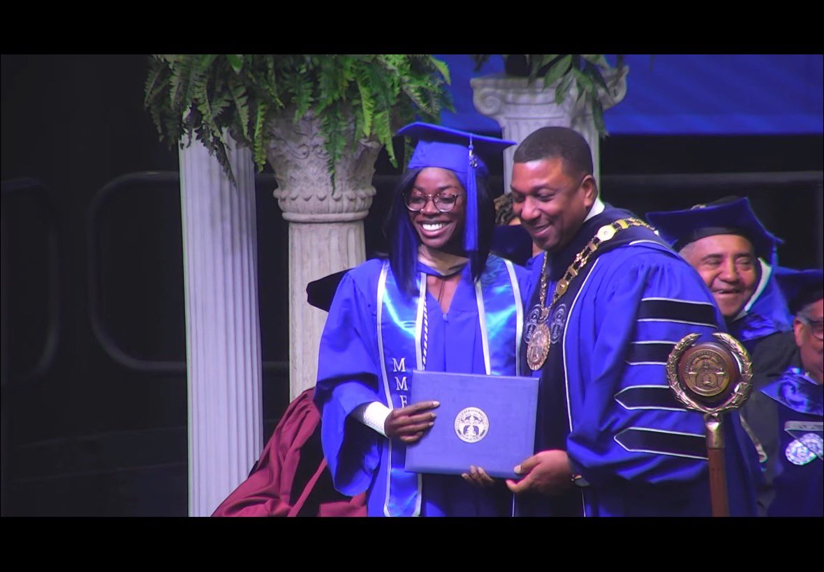 She believed she could and SHE DID! Y’all’s niece graduated today from Fayetteville State University.
#OneProudMom