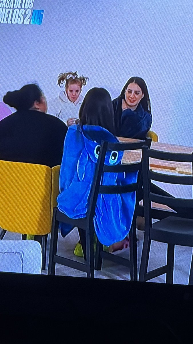 victhoria_tx's tweet photo. Desde cuando hay un teletubbi en la casa? #LaCasaDeLosGemelos2D5 https://t.co/sys9WBskbv