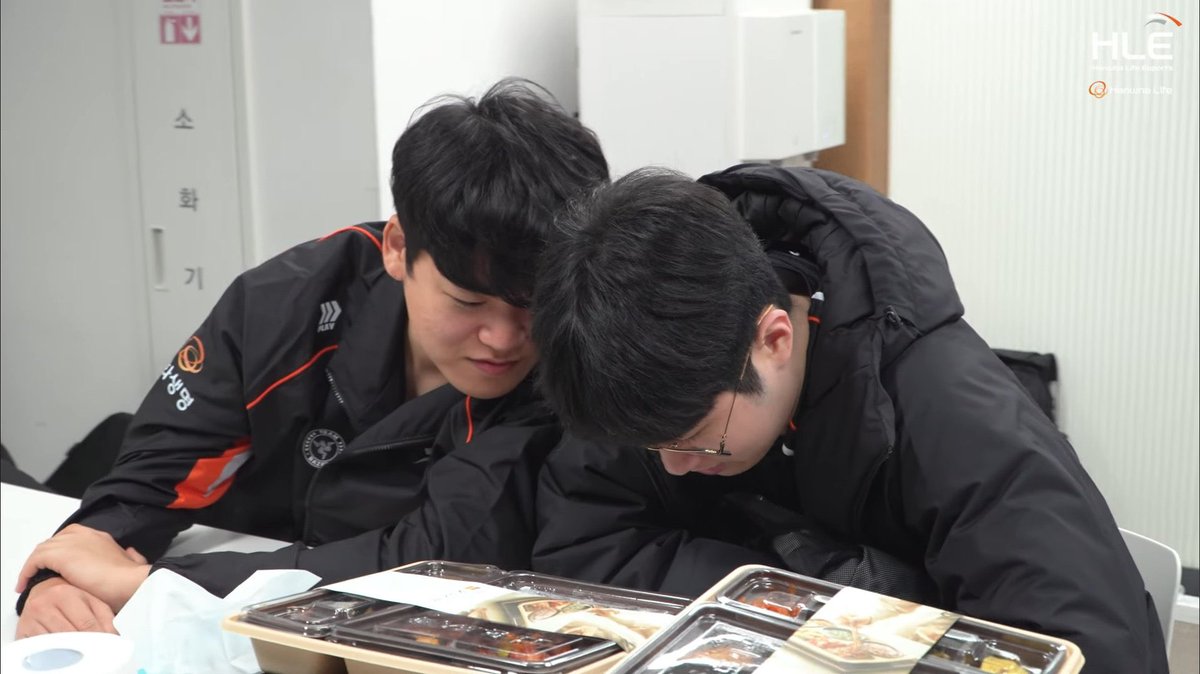 nishie93's tweet photo. Gumaโs lil bro ๐ฃ๐ป๐ฅบ๐งก
#Gumayusi #Zeu https://t.co/c29SWnUD0z