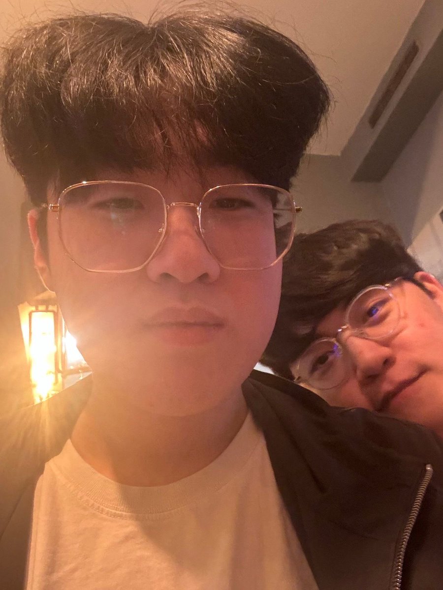 nishie93's tweet photo. Gumaโs lil bro ๐ฃ๐ป๐ฅบ๐งก
#Gumayusi #Zeu https://t.co/c29SWnUD0z