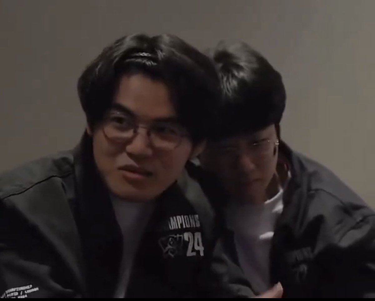nishie93's tweet photo. Gumaโs lil bro ๐ฃ๐ป๐ฅบ๐งก
#Gumayusi #Zeu https://t.co/c29SWnUD0z