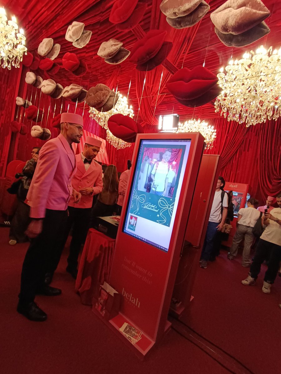 DaVinciPyM's tweet image. Alquiler totem photo booth con impresión de fotos, escríbenos o llámanos al 323 5742420 #alquiler #photobooth #totemtouch #kioskotouch #Eventos #bogota #interactividad #activacionesBTL