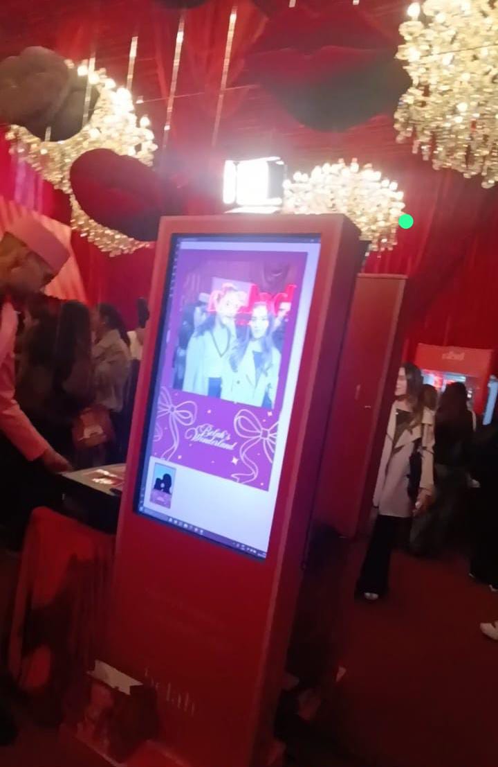 DaVinciPyM's tweet image. Alquiler totem photo booth con impresión de fotos, escríbenos o llámanos al 323 5742420 #alquiler #photobooth #totemtouch #kioskotouch #Eventos #bogota #interactividad #activacionesBTL