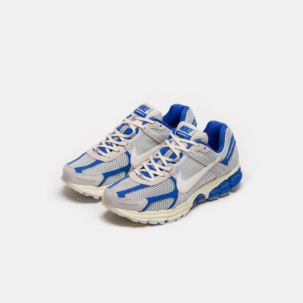 SneakerShouts's tweet photo. PRICE DROP: 60% OFF the Women's Nike Zoom Vomero 5 "Game Royal" 

BUY HERE: https://t.co/qaD1l9MqcE https://t.co/ehKutTDp0b
