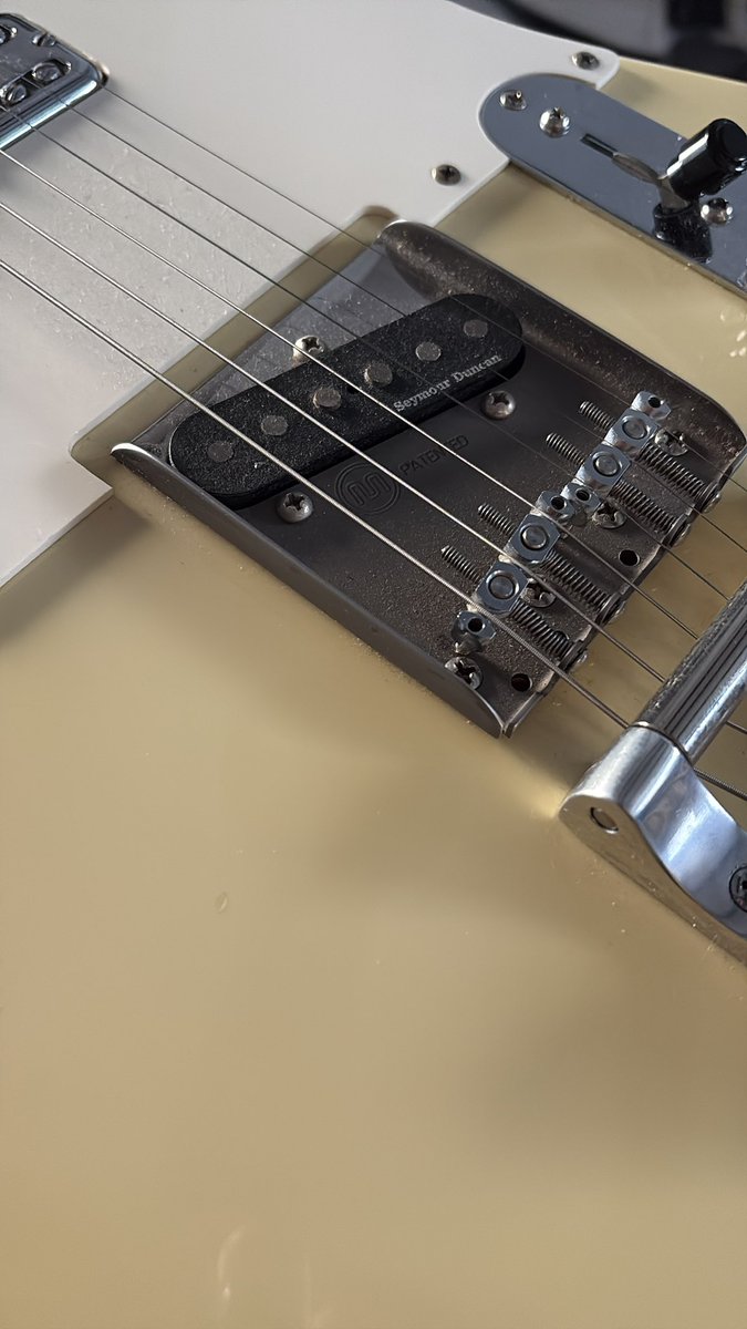 ent60's tweet photo. パーツ取りしようとして手に入れたフェルナンデスのリバイバル
とてつもなくいいギターでバラせない
単純に一本増えただけになってしまった。 https://t.co/iY4Ec8gl0x