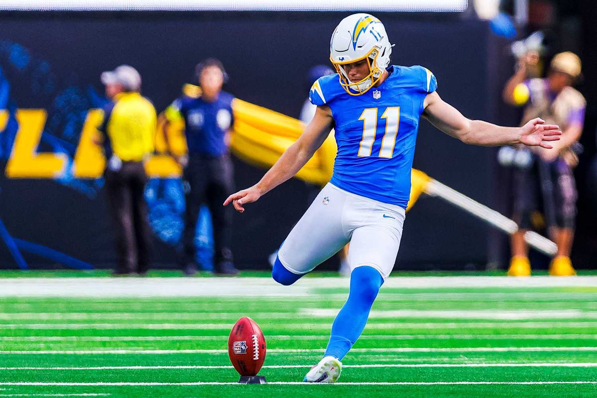 Pro Bowl voting ends Monday retweet to get these Chargers to the pro bowl!!
#ProBowlVote  + Cameron Dicker
#ProBowlVote  + Tuli Tuipulotu
#ProBowlVote  + Justin Herbert
#ProBowlVote  + Cam Hart
#ProBowlVote  + Daiyan Henley 
#ProBowlVote  + Josh Harris
#ProBowlVote  + Derwin