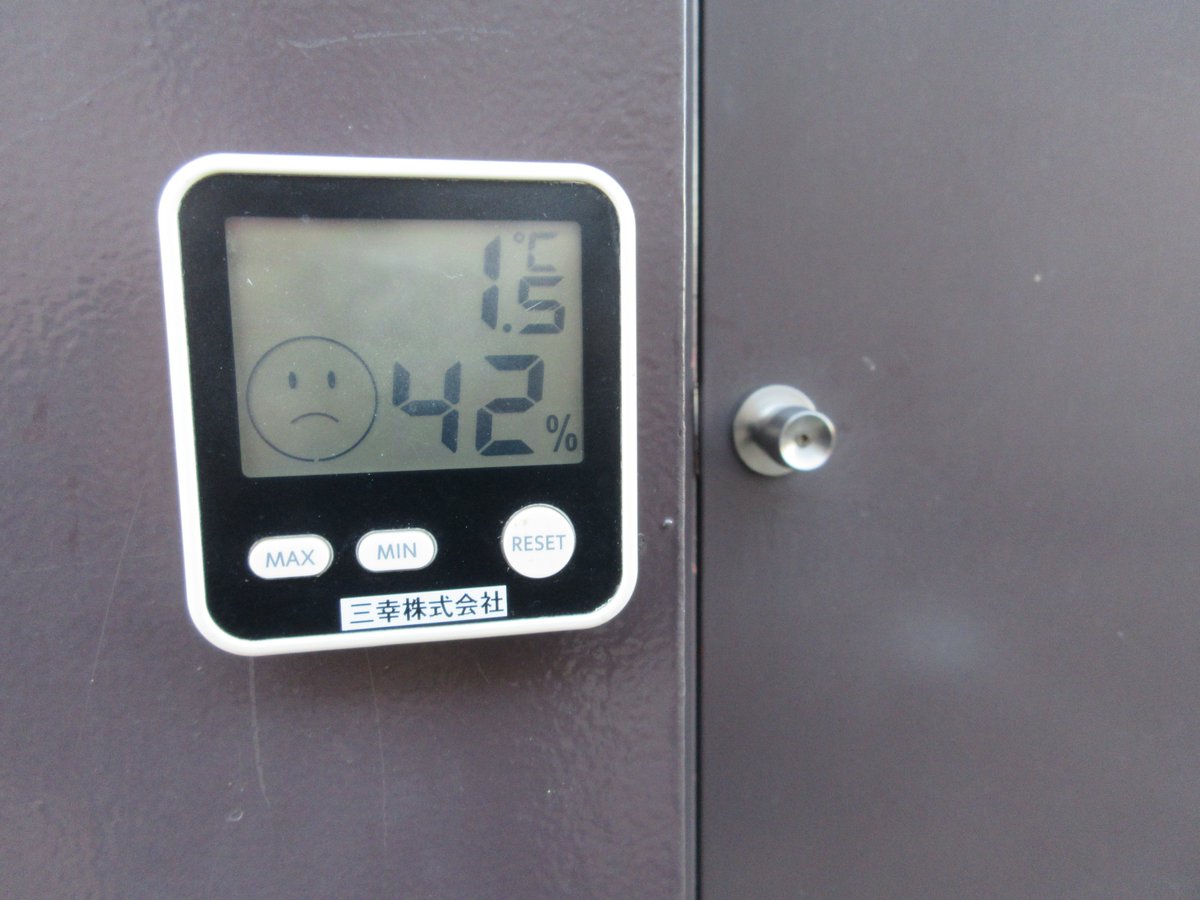 本日12/13の朝は昨日ほど風が強くなかったものの、冷え込みが厳しくて冬本番といった体感でした(@_@)
稲沢市スポーツ施設をご利用の際は、怪我を避けるため準備運動等で体をほぐして温めてからの活動をお願いいたしますm(__)m