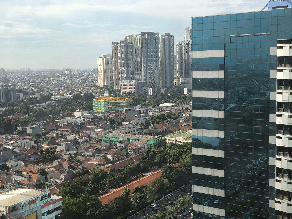 DNYFTRHM's tweet photo. bangun pagi dengan bersahaja di ibukota https://t.co/YqW9EMfNyP