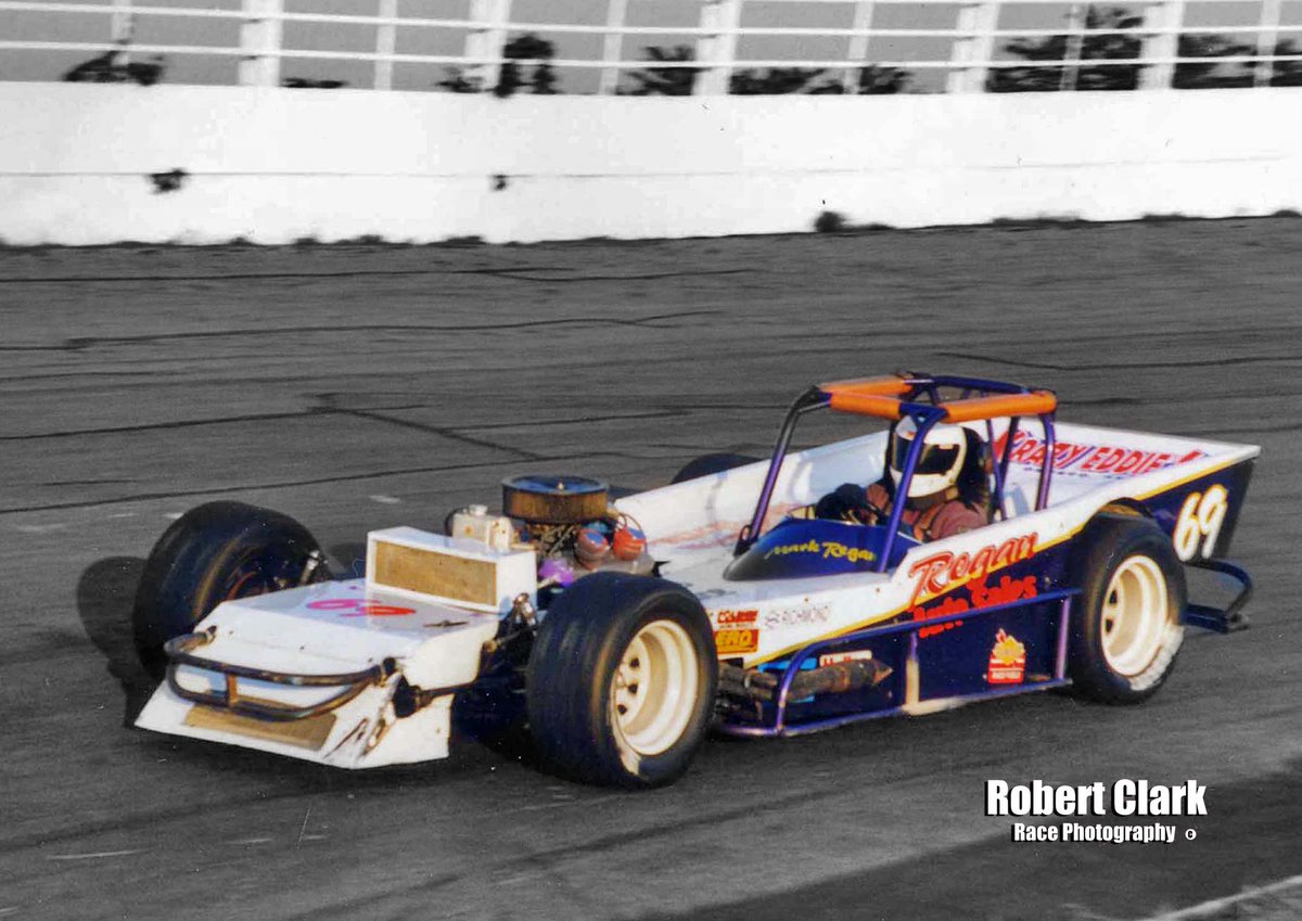 OswegoSpeedway's tweet photo. 𝗦𝗠𝗔𝗟𝗟 𝗕𝗟𝗢𝗖𝗞 𝗦𝗔𝗧𝗨𝗥𝗗𝗔𝗬 𝗧𝗛𝗥𝗢𝗪𝗕𝗔𝗖𝗞 – No. 69 Mark Regan – 1999.

#SmallBlockSaturday | #SteelPalace | #PathfinderBank | #SBSupers 

📸 Bob Clark https://t.co/6eKguGRYc1