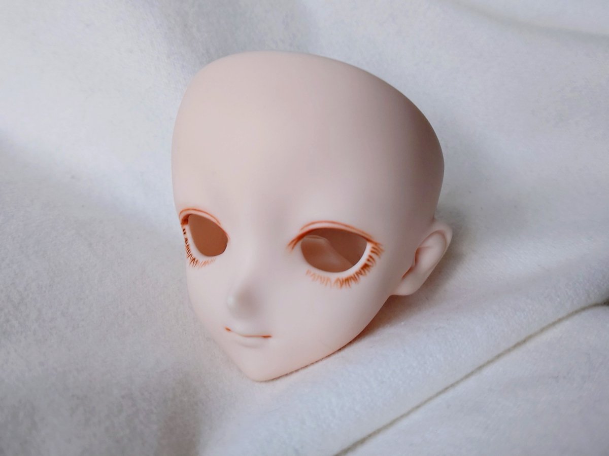 また新たにドールさんのヘッドをメイクしてる
またアイラッシュ貼るけど
シャドーやらチークはどうしようかしら...