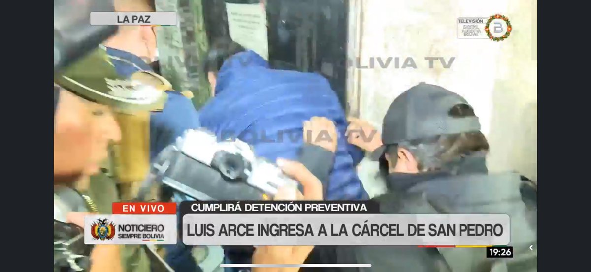 Prisi41Quiroga's tweet photo. @LuchoXBolivia ya está en la cárcel de #SanPedro deberá cumplir cinco meses de detención preventiva por el caso #FondoIndígena https://t.co/KORMqhbrCz