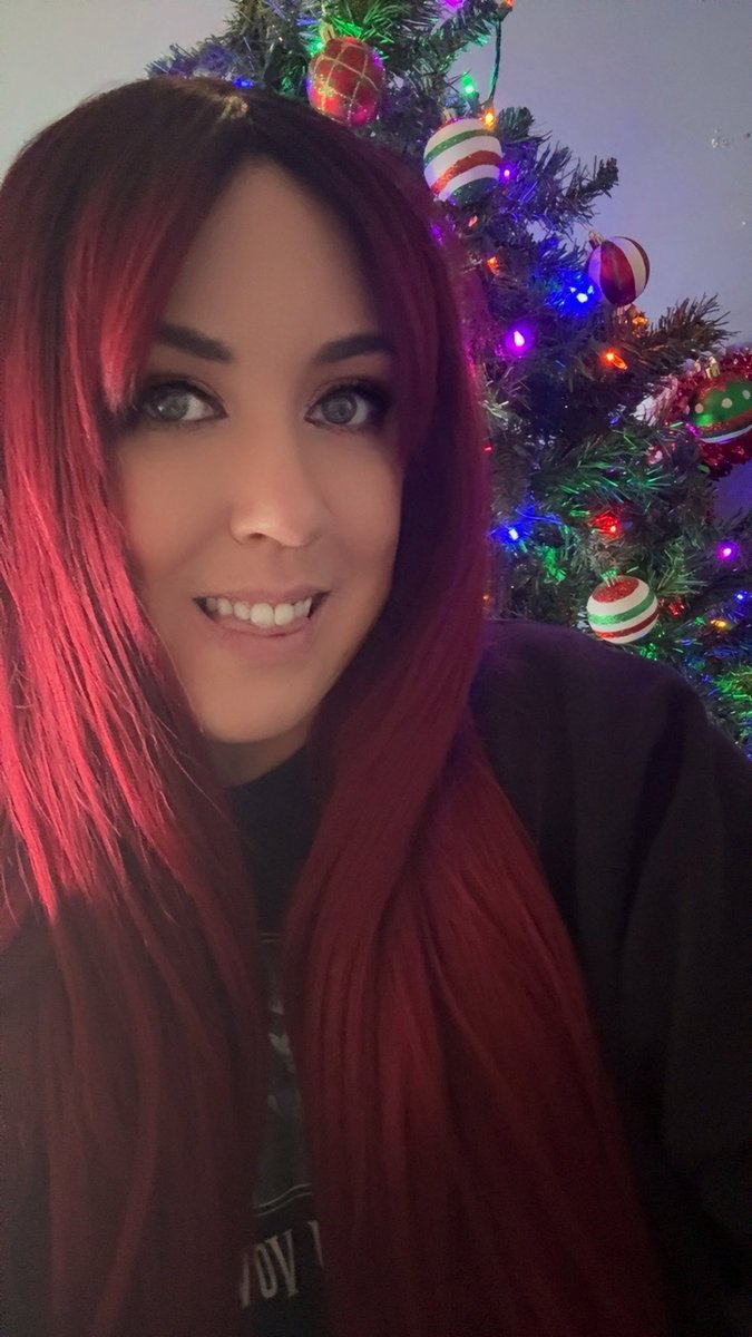 SwingingAlong69's tweet photo. All I want for Christmas is a throuple 💋 https://t.co/S73fEE1Nrf