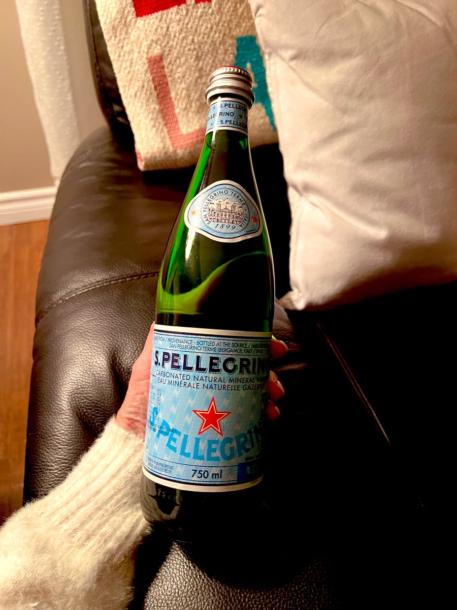 BethGinYGK's tweet image. That was a … week 😣 So, tonight I’m decompressing, having a “drink” 😂 #SPellegrino, #lightweight, sitting here “staring up at the Sistine Chapel” (my ceiling) and picturing the masterpieces of moments that make me happy 😌