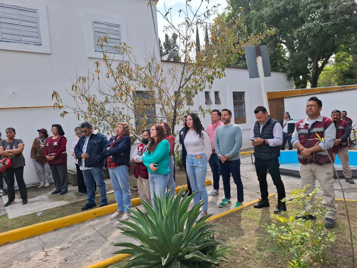 Acompañando al equipo de Panteones en la misa en honor a la Virgen.
Un momento para agradecer, unirnos y seguir trabajando con fe y compromiso por nuestra comunidad.