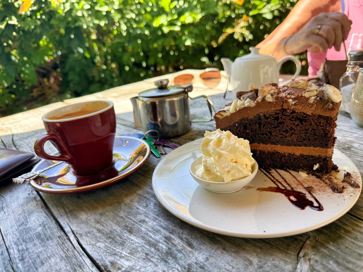 Went to #rhubarbcafe Arapuni, not much rhubarb so settled on cake 😂