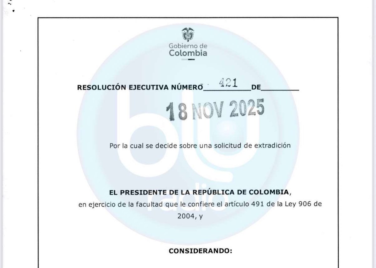 ricarospina's tweet photo. Atención: El presidente @petrogustavo suspendió la extradición a EEUU del narcotraficante Geovany Andrés Rojas, alias “Araña”, pese a que la @CorteSupremaJ había dado vía libre a su entrega a la justicia estadounidense. Alias “Araña” es un narco vinculado con la mafia mexicana a quien el presidente Petro decidió no extraditar por ahora, por considerar que está aportando a la “Paz Total” como miembro negociador de la Coordinadora Nacional Ejército Bolivariano, unas disidencias de la “Segunda Marquetalia” de “Iván Márquez”. Vía @viracachapava @BluRadioCo
