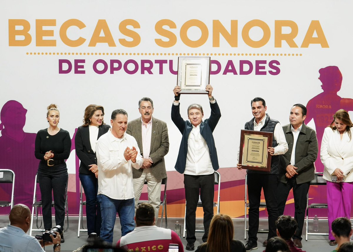 FroylanGamezG's tweet photo. ¡Sonora brinda el programa de becas más grande de su historia para el talento deportivo! 👏🏻

Antes no se contaba con un respaldo como este para las y los atletas. Ahora tienen un gobierno que les apoya para que sigan obteniendo resultados que nos llenan de orgullo.

Nuestro gobernador @AlfonsoDurazo refrenda su compromiso con quienes ponen en alto el nombre del estado. ¡Vamos por más! 🏆