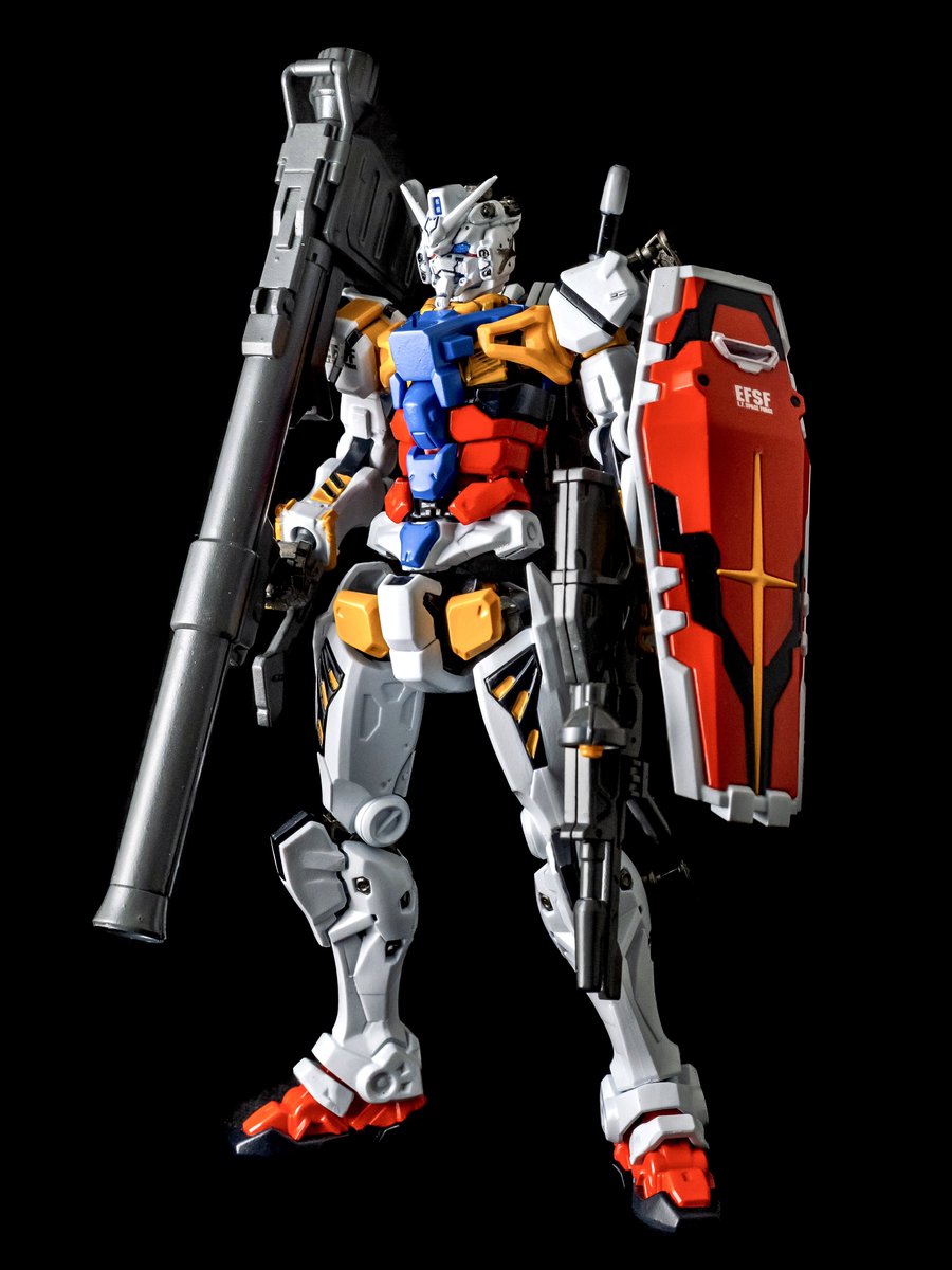 完成しました
HG 1/144 白いガンダム
水性塗料の筆塗り全塗装です。
#ガンプラ 
#白いガンダム