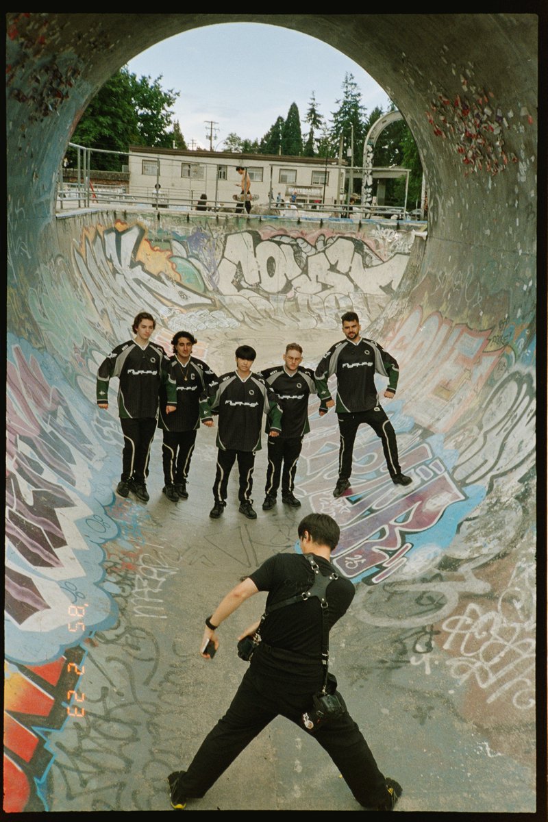 dunnige_'s tweet image. Sadly, today I was let go from @FlyQuest. I'm proud of the projects I worked on, being surrounded by so many talented people made every stressful silver scrapes worth it.

If anyone is in need of a producer in the esports &amp;amp; gaming industries, I'm hungry for what's next.

GG 💚📸