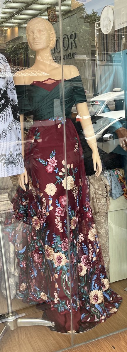 yourmartabak's tweet photo. Found this color match, and falling in love.

Gonna be my wedding reception dream dress inspo🥹🥹🥹🥹☝️ https://t.co/ZUnTReq7hp