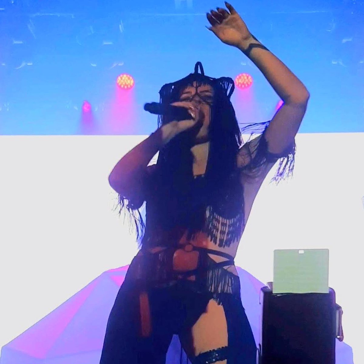 KerliFotosBR's tweet photo. Quem viveu? Há quatro anos, Kerli se apresentava em São Paulo com a #ShadowWorksCerimony! 🖤
Relembre a apresentação da diva no #PowerOfPride com videos por @lindomarjuniorg: https://t.co/pt4579bQCM https://t.co/xU1BWBV0K0