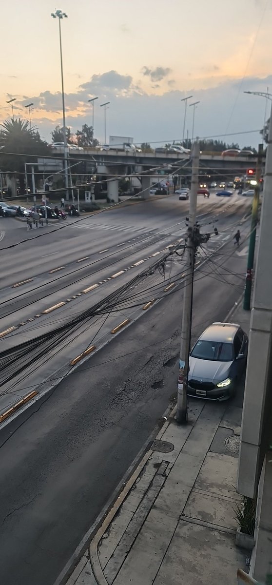 lenriqueps's tweet photo. @UCS_GCDMX @OVIALCDMX @IztacalcoAl @LaSEMOVI @SSPCMexico @supercivicosmx Gracias, pero ya de nuevo esta el mismo BMW de siempre. Su apoyo para moverlo por favor https://t.co/uvbb0UFoRv