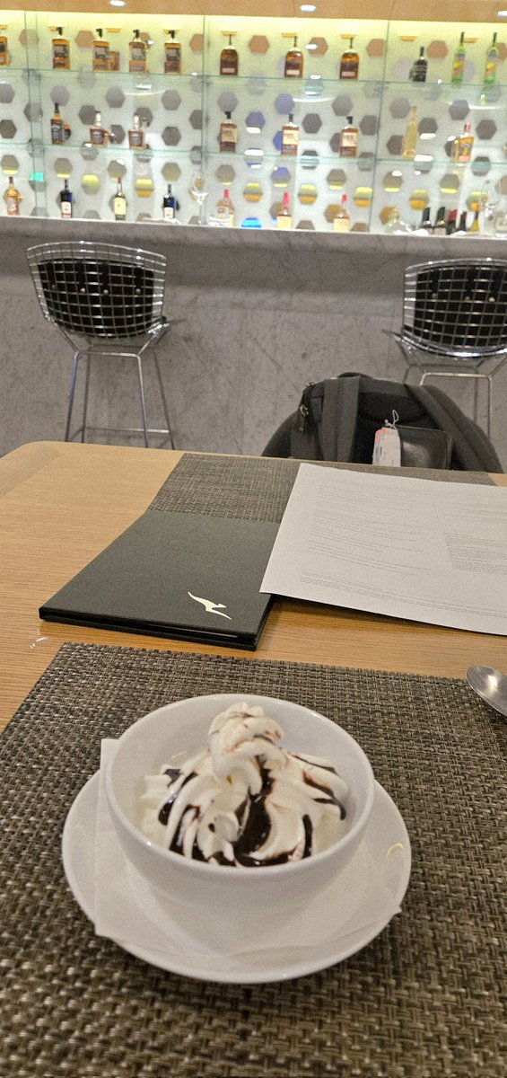 patstravelrevu's tweet image. Always enjoy visiting @Qantas #FirstClassLounge at #flyLAXairport for a #MinuteSteak &amp;amp; #Sundae patstravelreviews.com #airportlounge #airlineclub #airlinelounge #Airport #travel #luxurytravel #aviation #avgeek #qantas #QantasAirways #LAX #LAXairport #oneworld  #patstravelreviews